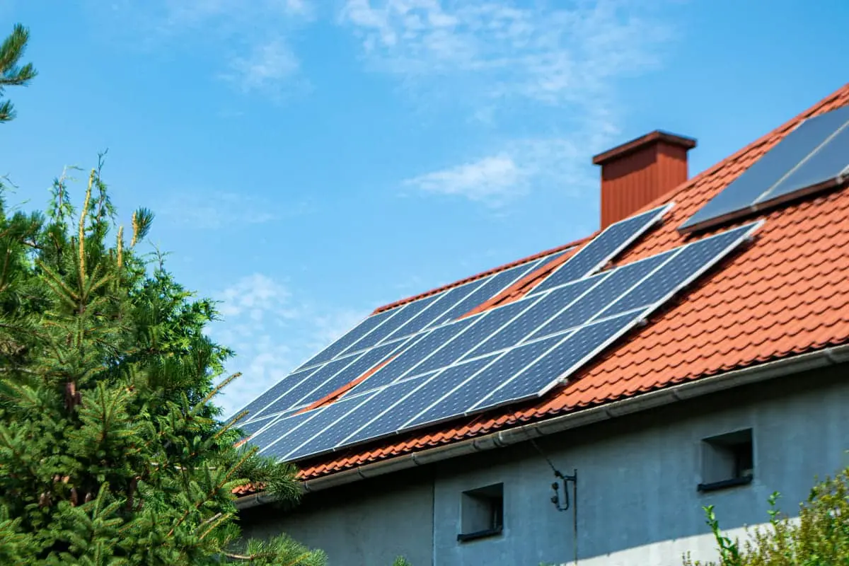 Maison avec panneaux solaires